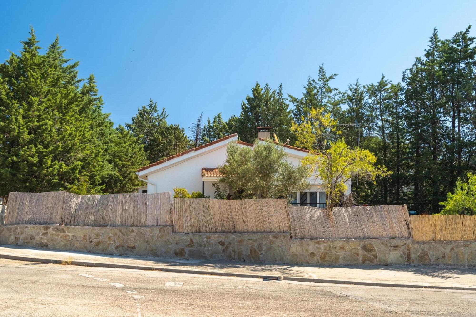 Casa Rural Los Olivos De Robledo De Chavela La Estacion Exterior photo